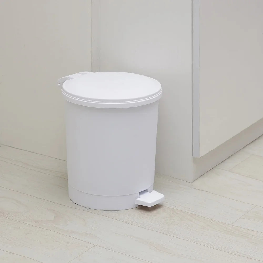 Round Plastic Step Trash Can 1.5 Gallon