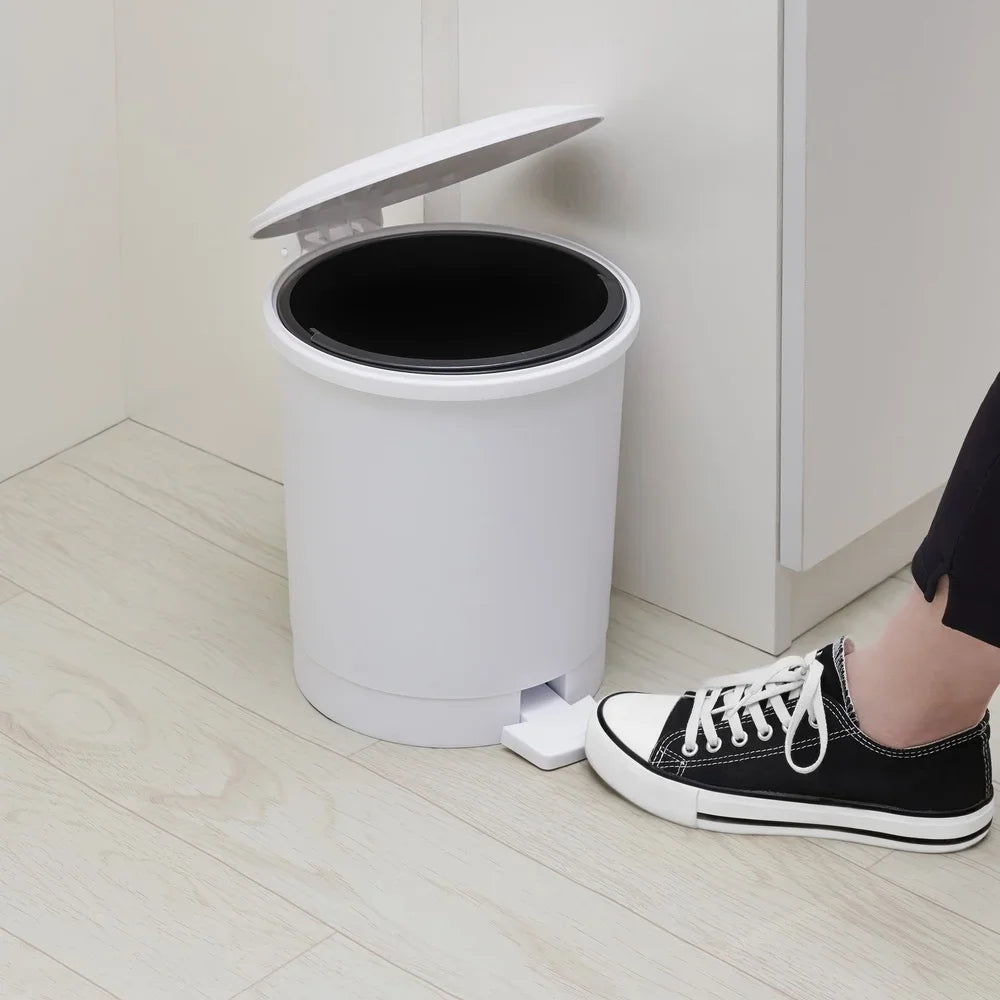 Round Plastic Step Trash Can 1.5 Gallon